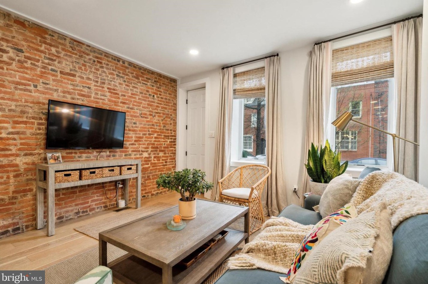 1010 Moyamensing Ave, Philadelphia PA  19147-4231 exterior