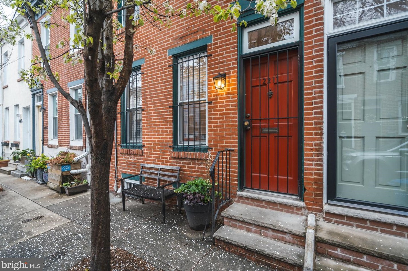 2211 Pemberton St, Philadelphia, PA 19146-1140