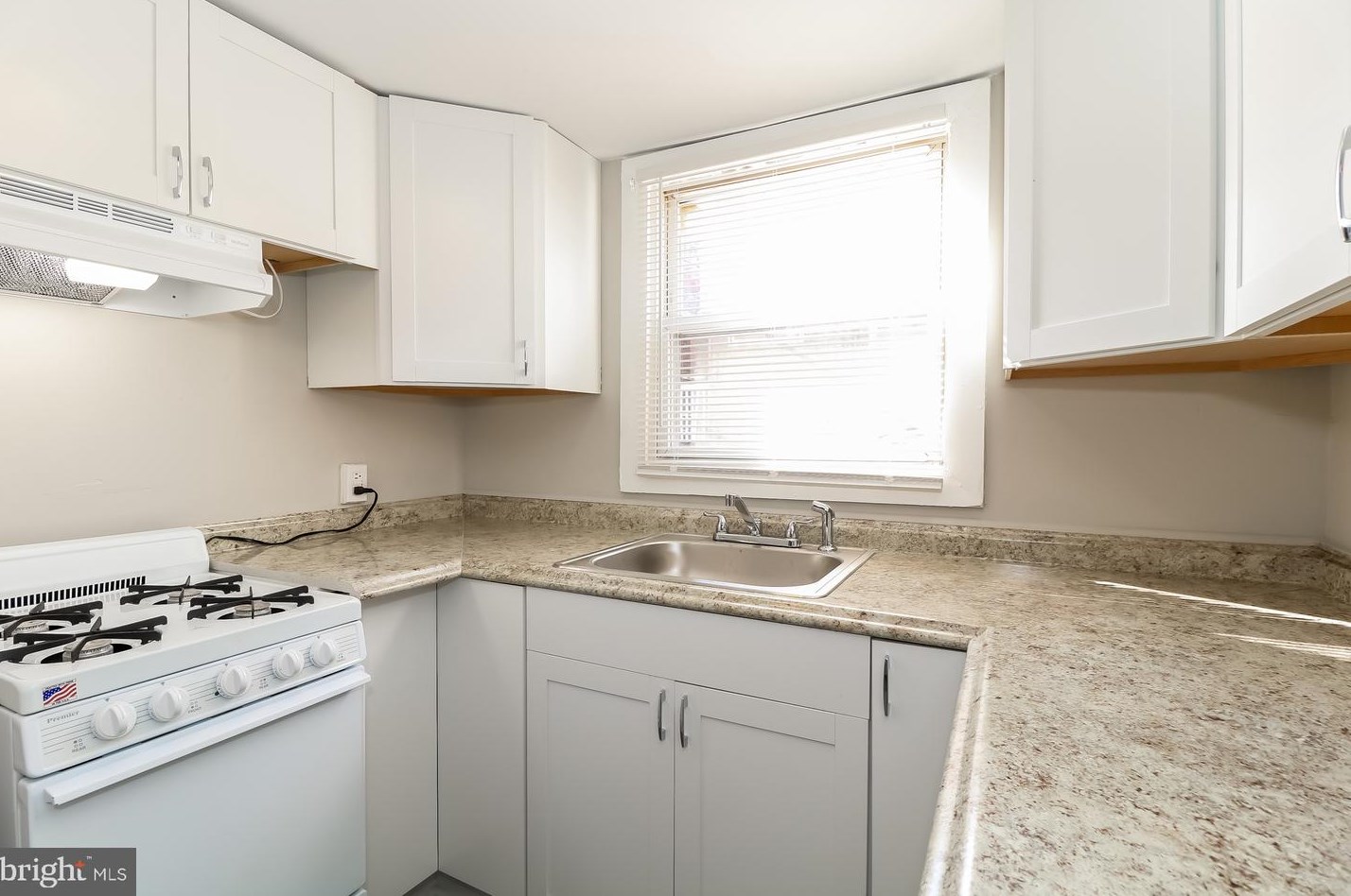 7037 Elmwood Ave, Philadelphia PA  19142-1706 exterior