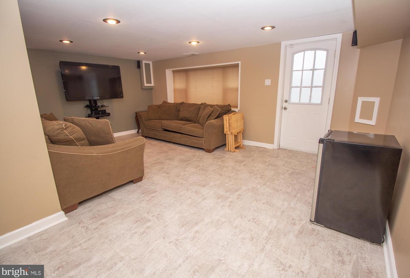 12733 Hollins Rd, Philadelphia PA  19154-1509 exterior