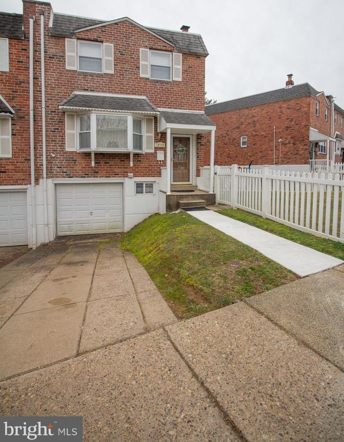 12733 Hollins Rd, Philadelphia, PA 19154