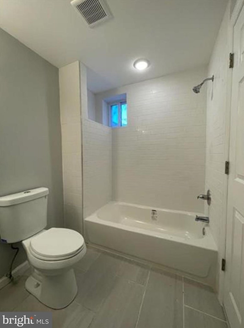 2404 Thompson St, Philadelphia PA  19121-4831 exterior