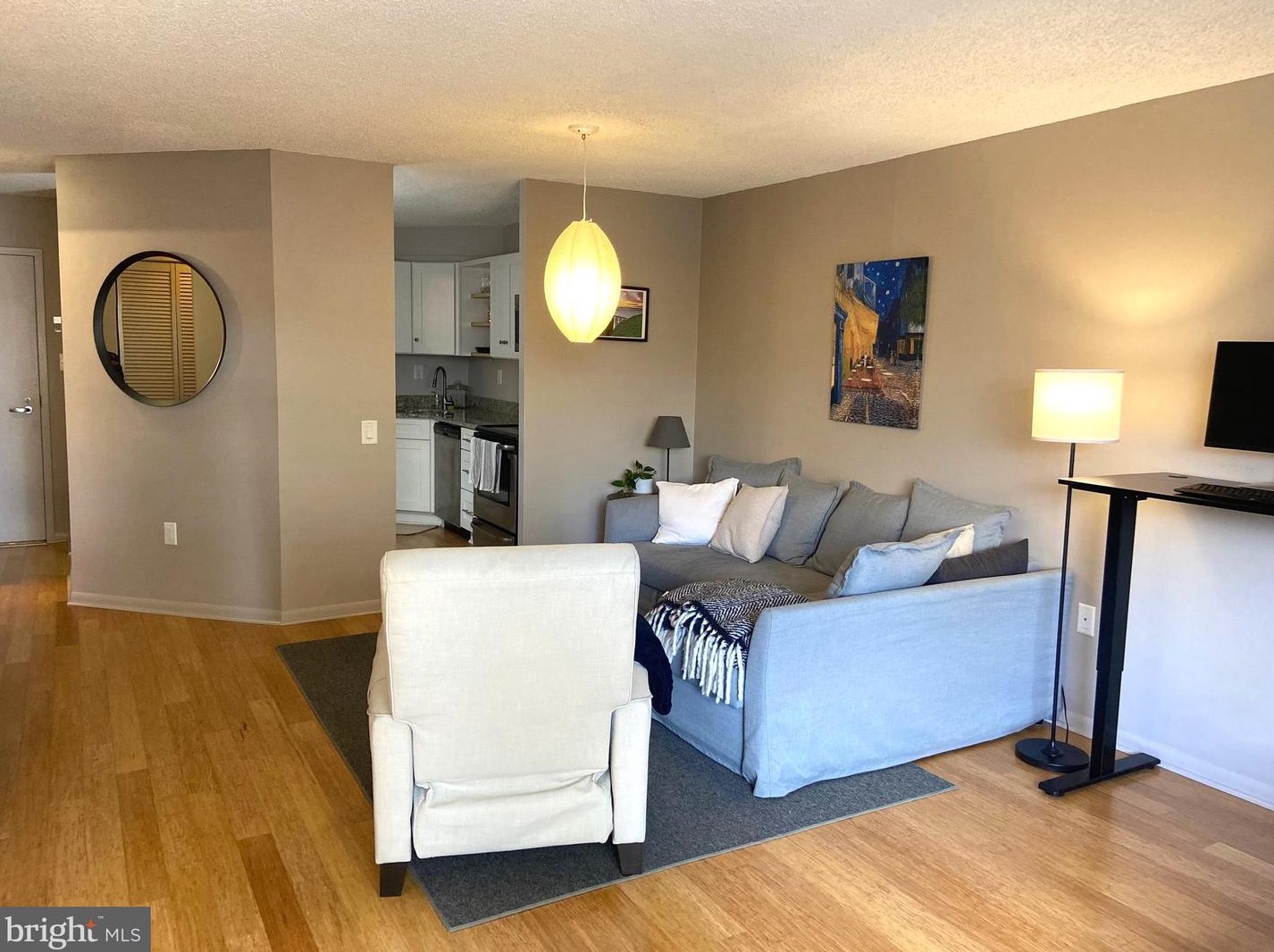 241 S 6th St #606, Philadelphia, PA 19106