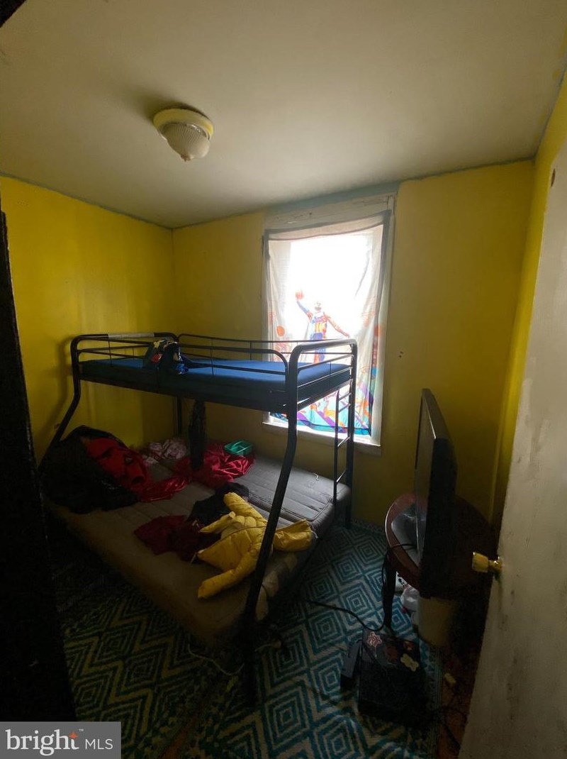 241 Stella St, Philadelphia, PA 19134-2811