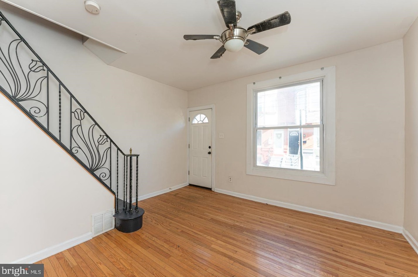 2242 Winton St, Philadelphia, PA 19145-3320