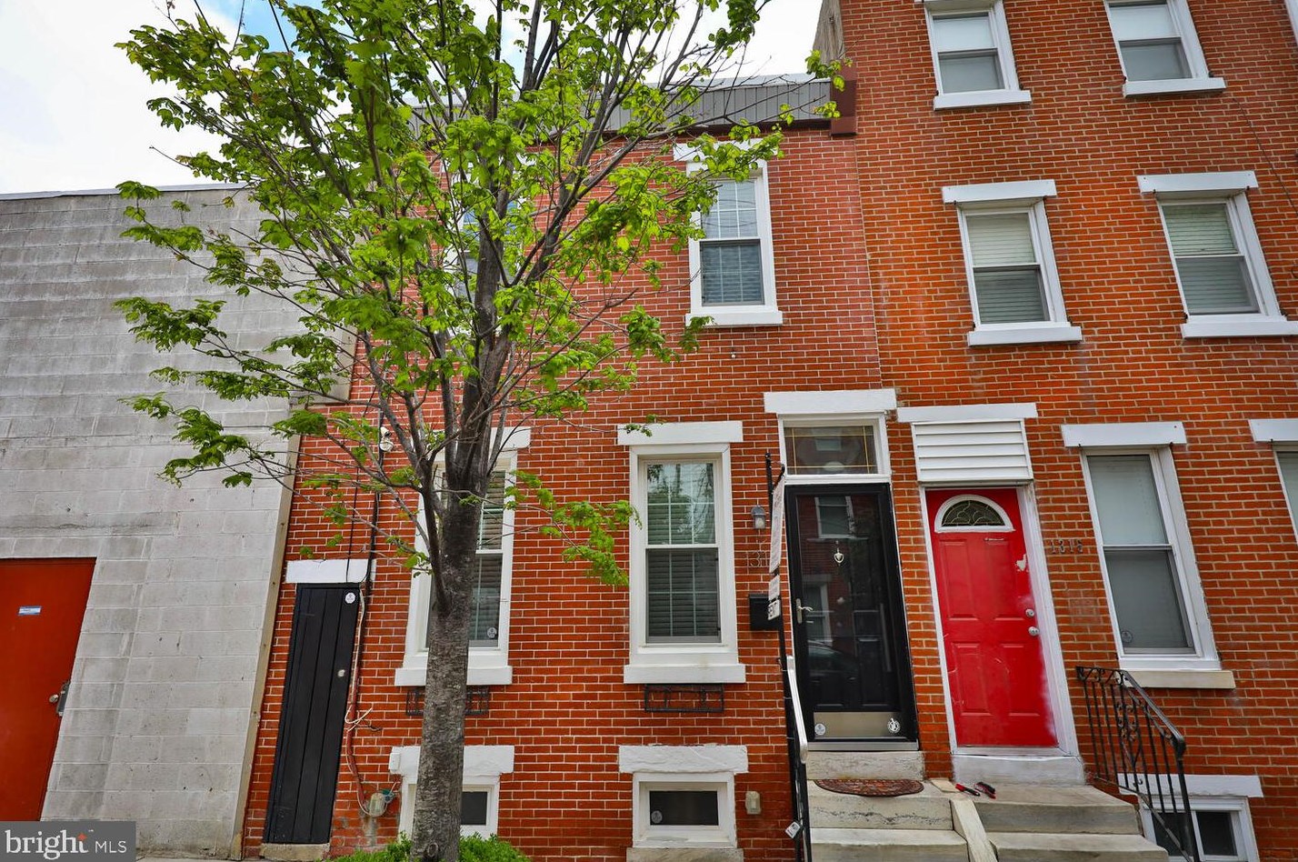 1313 Howard St, Philadelphia, PA 19147-6114