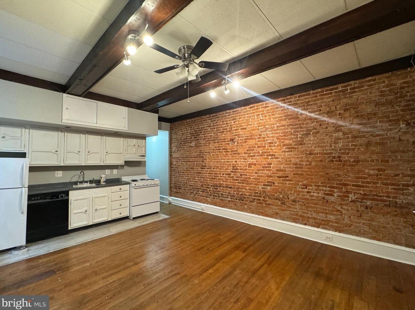 703 Walnut St #1r, Philadelphia, PA 19106