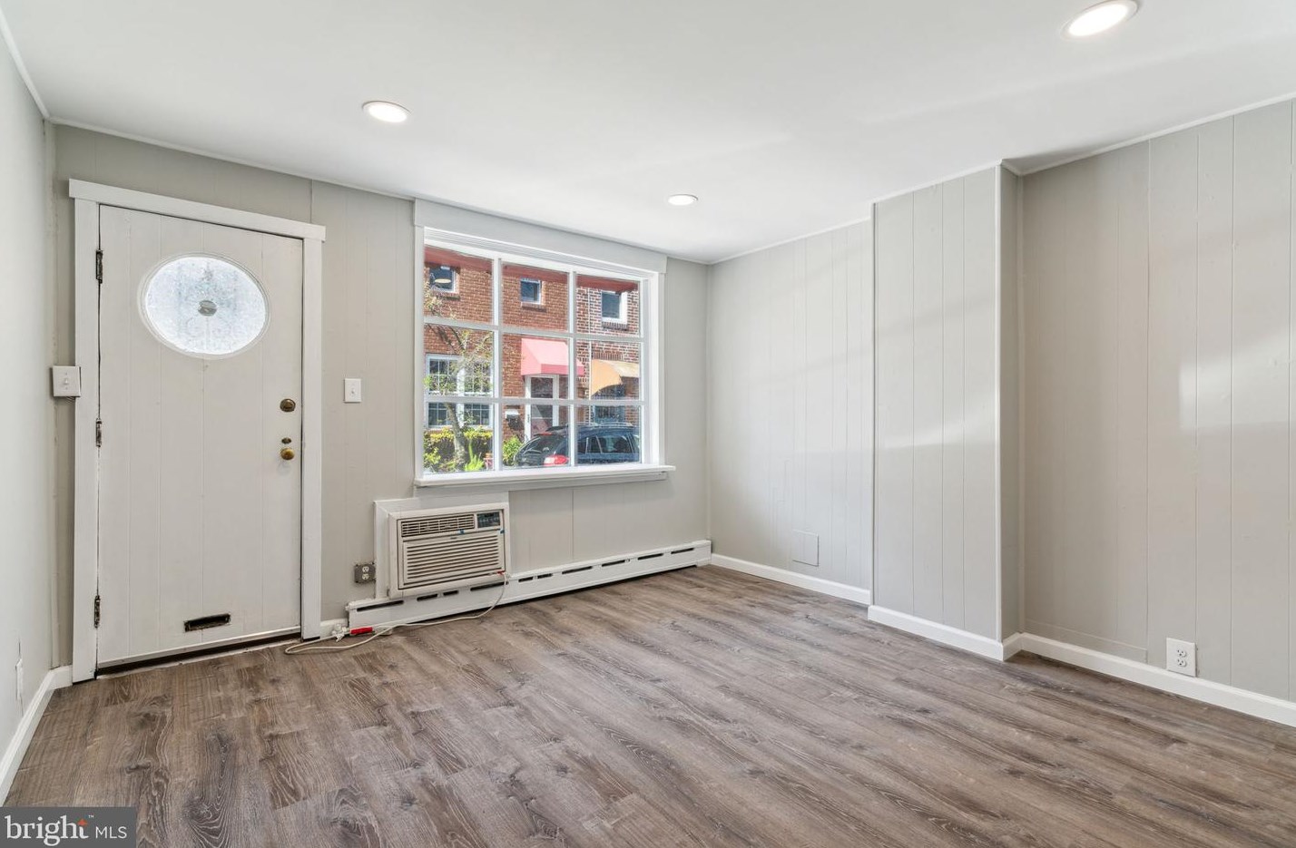 1235 Warnock St, Philadelphia, PA 19147-5026