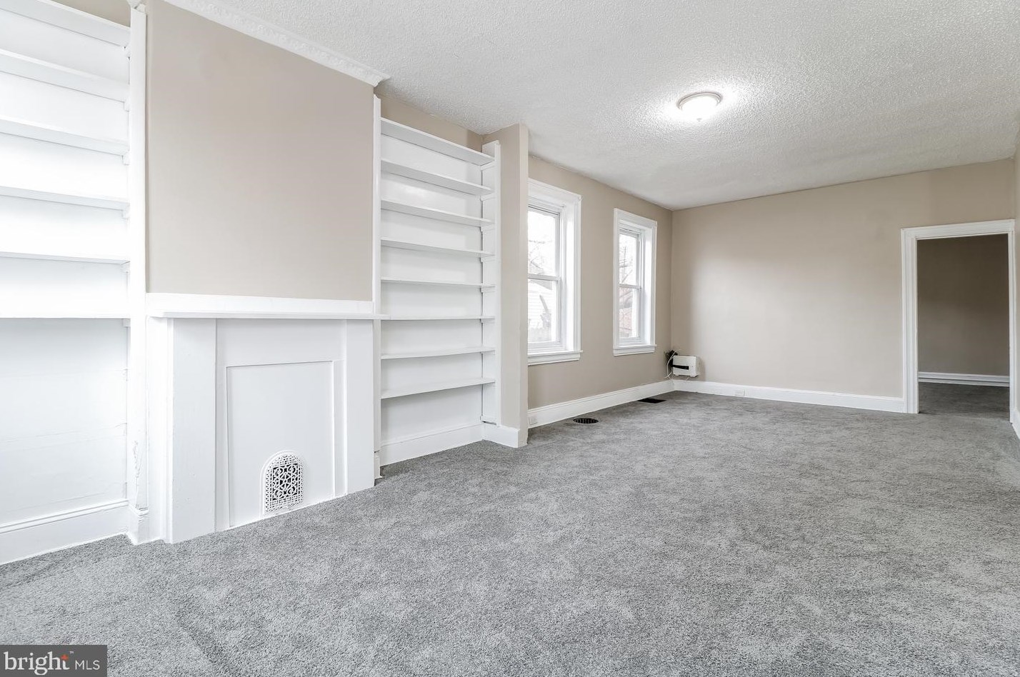 6827 Vandike St, Philadelphia, PA 19135-2315