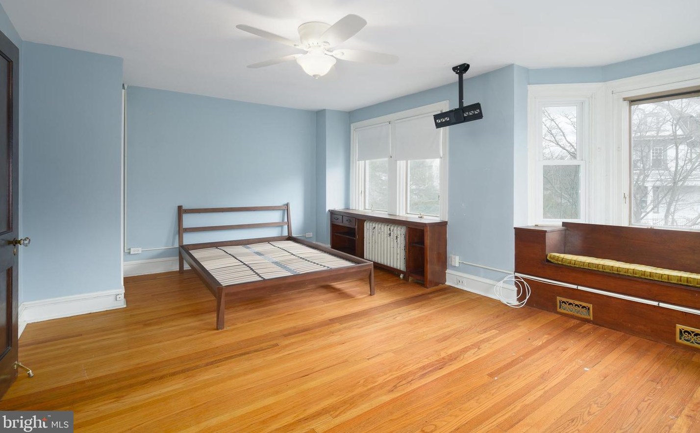 627 Kingsley St, Philadelphia PA 19128-3604 exterior