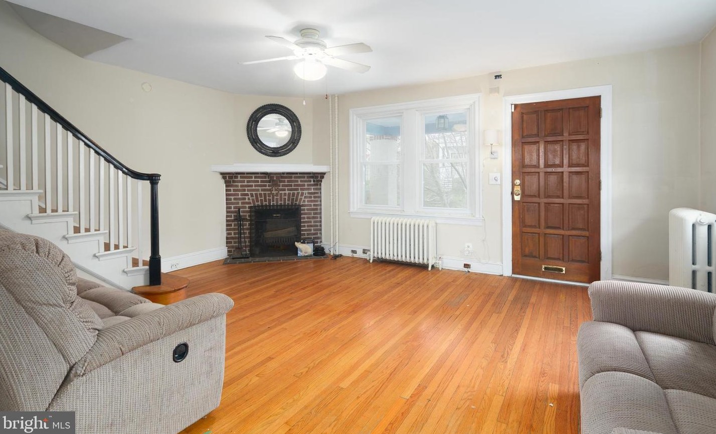 627 Kingsley St, Philadelphia PA 19128-3604 exterior