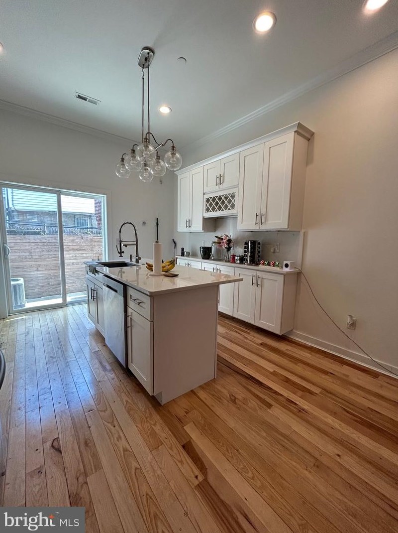1537 Napa St, Philadelphia, PA 19146-3419