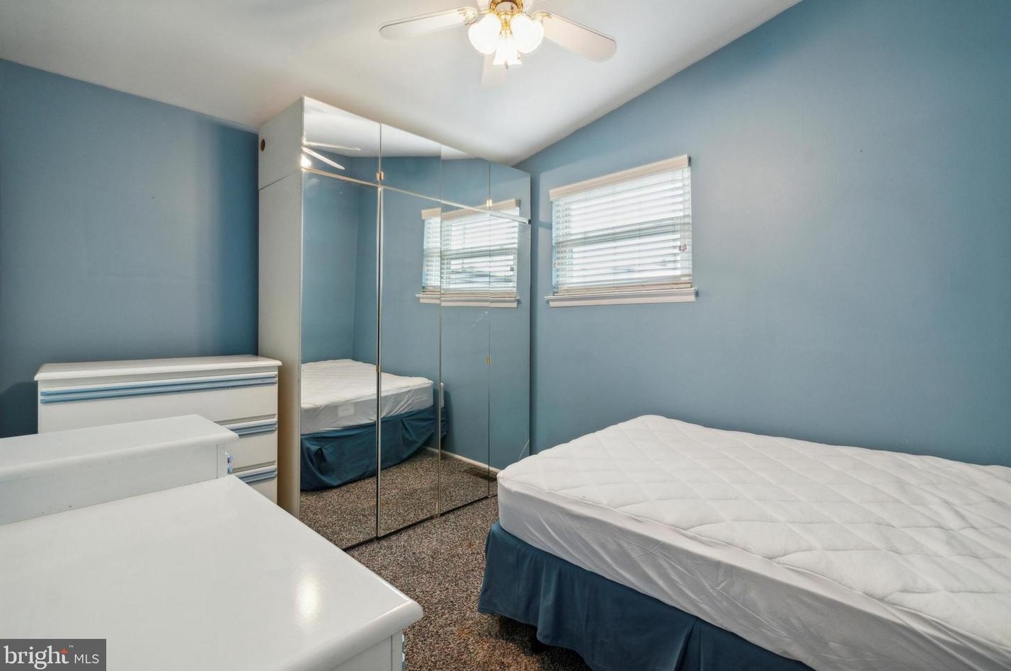 8715 Macon St, Philadelphia PA 19152-1408 exterior