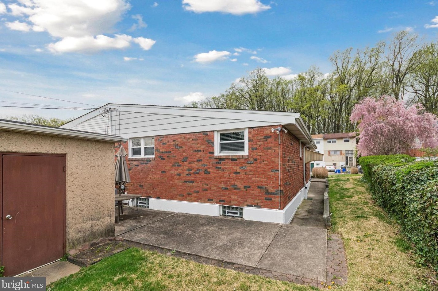 8715 Macon St, Philadelphia PA 19152-1408 exterior