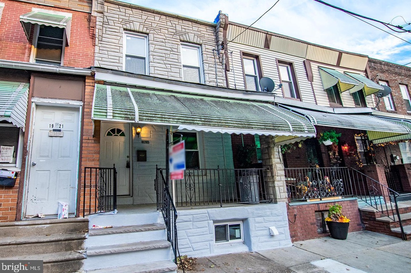 1923 Hemberger St, Philadelphia, PA 19145-2711