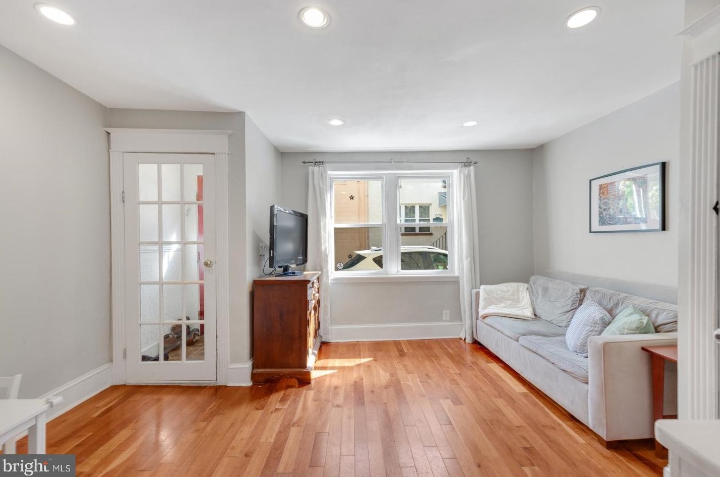 1023 Montrose St, Philadelphia PA  19147-3719 exterior