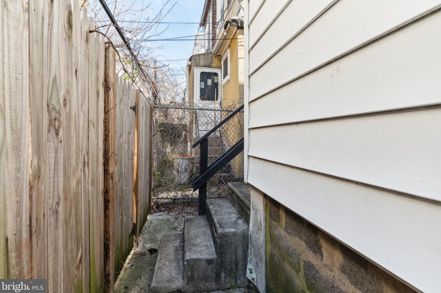 1716 Lindenwood St, Philadelphia PA 19139-2642 exterior