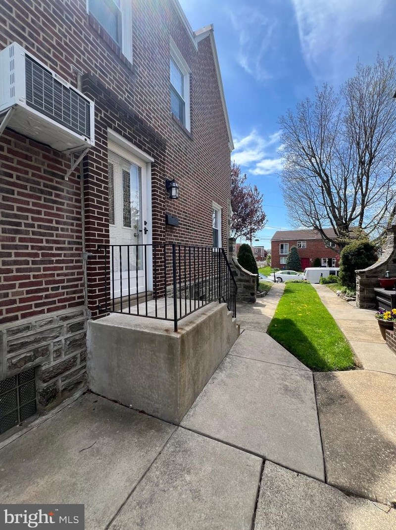 3133 Teesdale St, Philadelphia PA  19152-4513 exterior