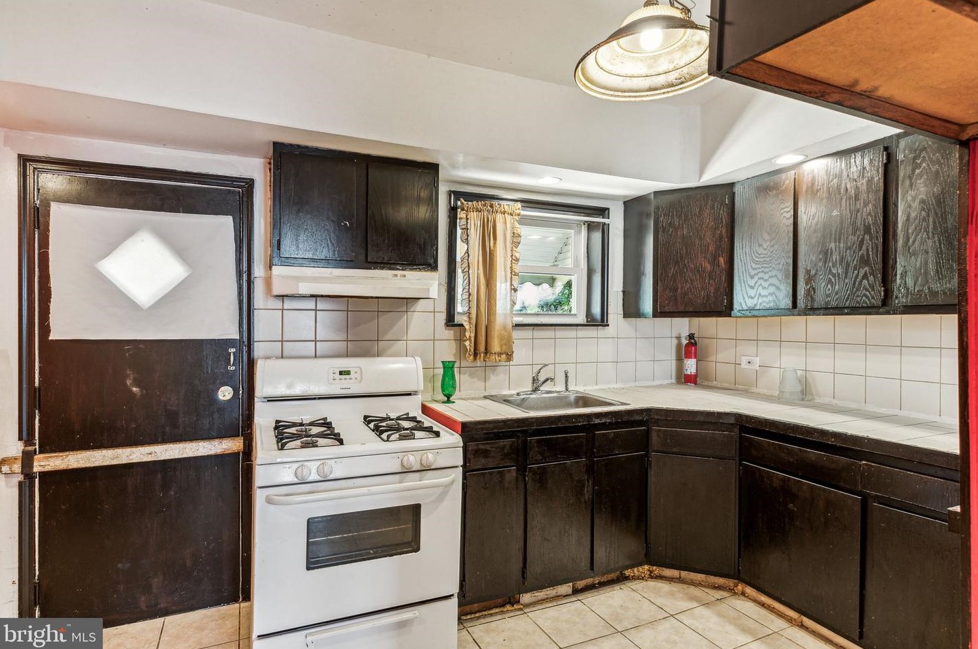 467 Mechanic St, Philadelphia PA 19144-1118 exterior