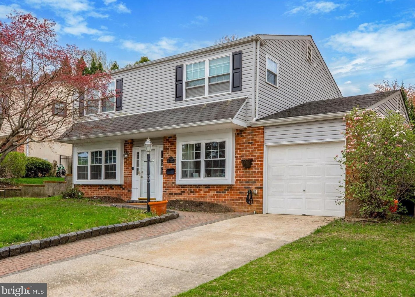 8650 Steeple Dr, Philadelphia, PA 19128-1948