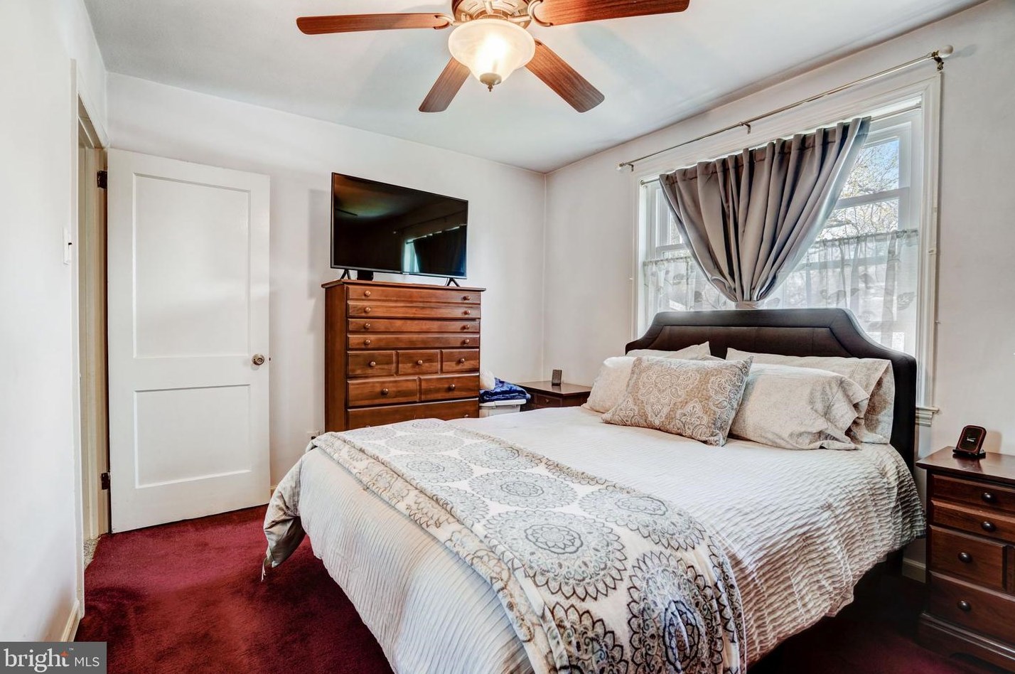 8716 Sagamore Rd, Philadelphia PA 19128-1119 exterior