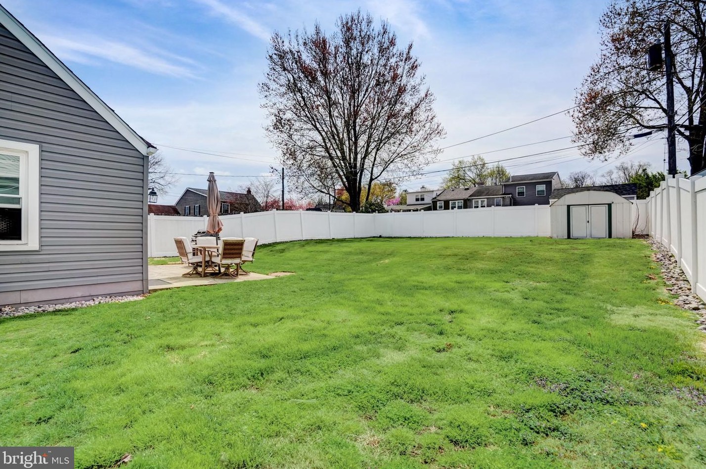 8716 Sagamore Rd, Philadelphia PA 19128-1119 exterior