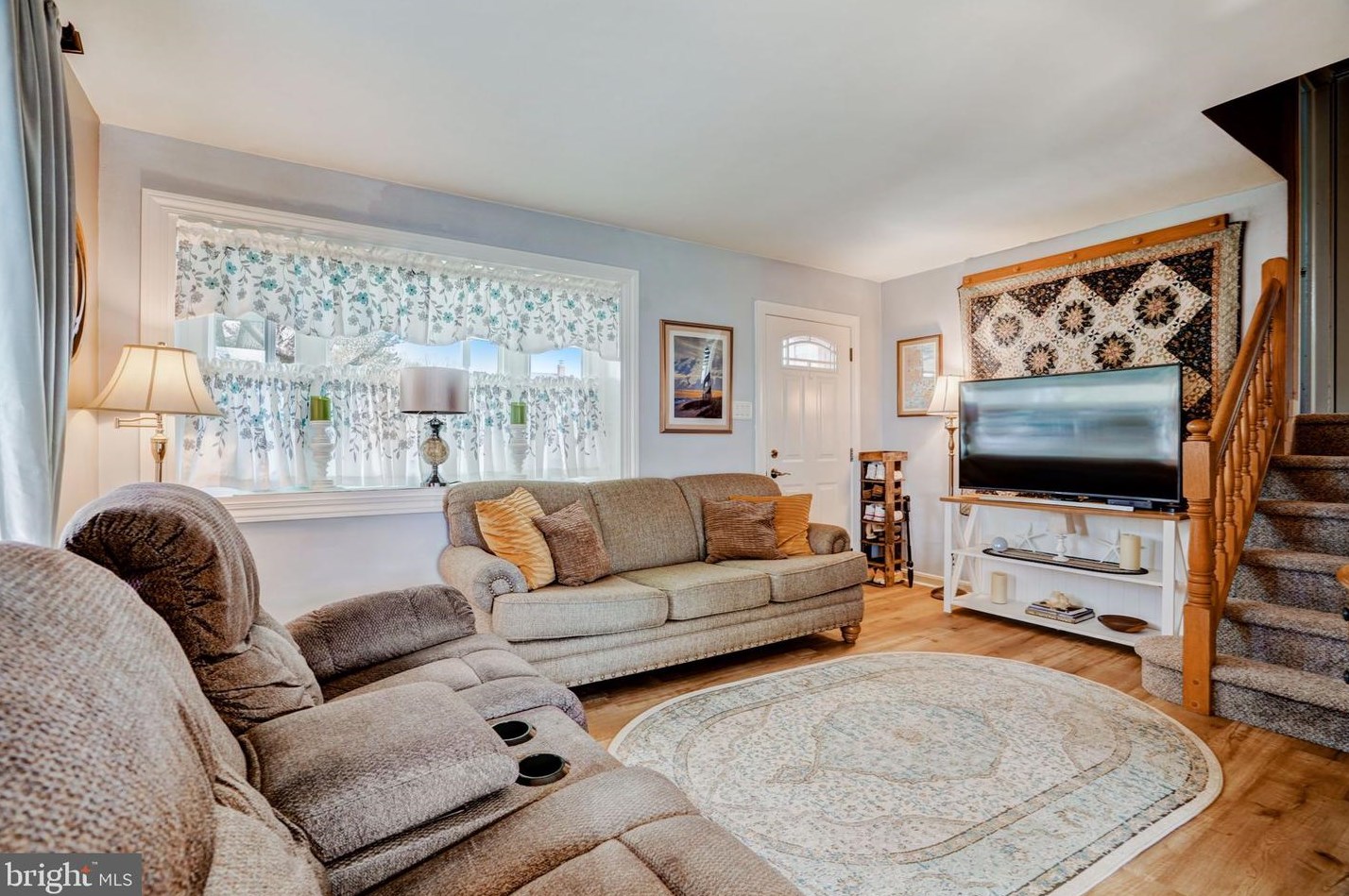 8716 Sagamore Rd, Philadelphia PA 19128-1119 exterior