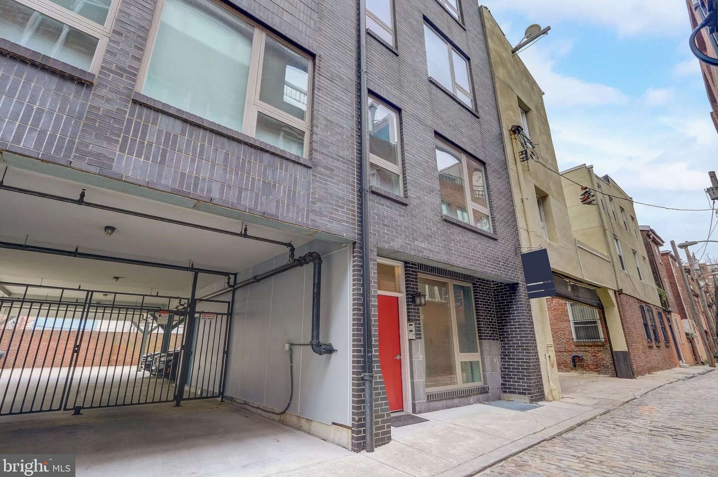 110-12 Naudain St, Philadelphia, PA 19147-2442