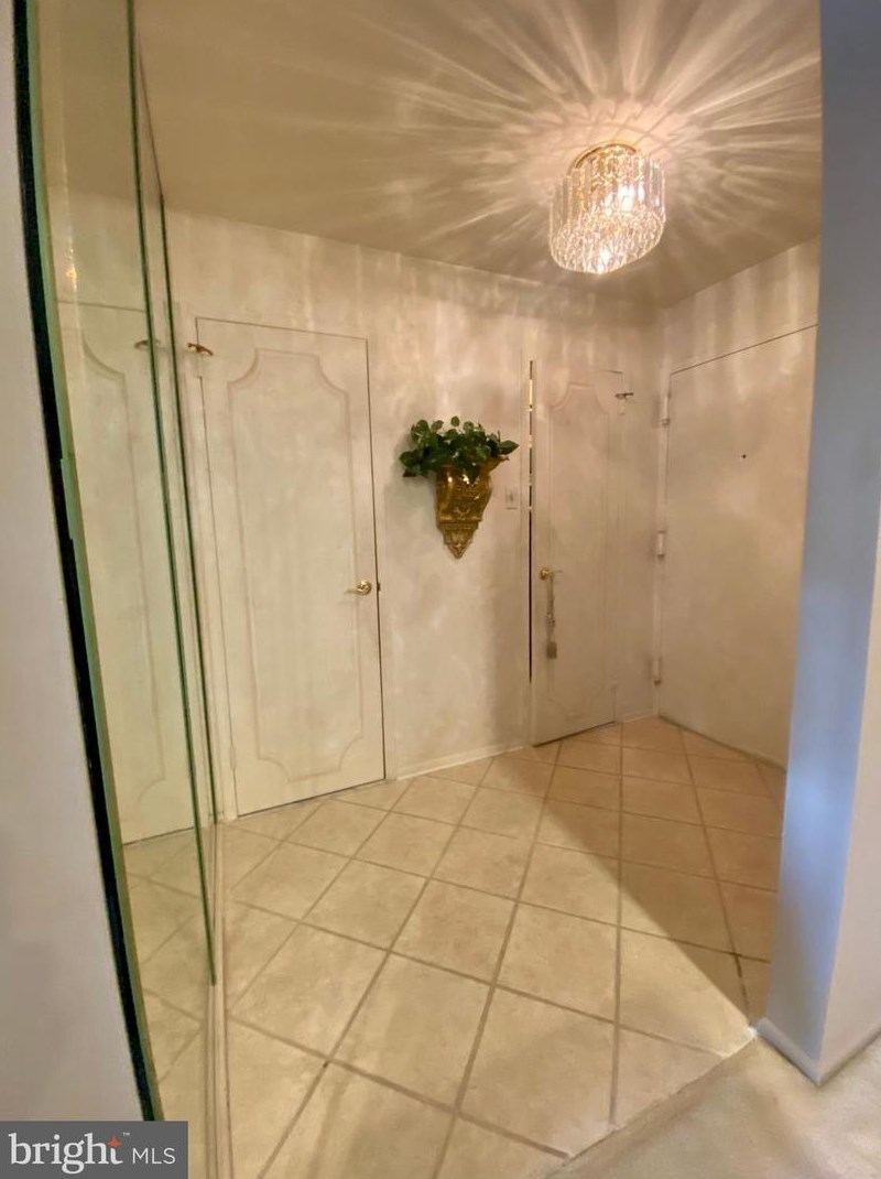 5100 Convent Ln #303, Philadelphia, PA 19114