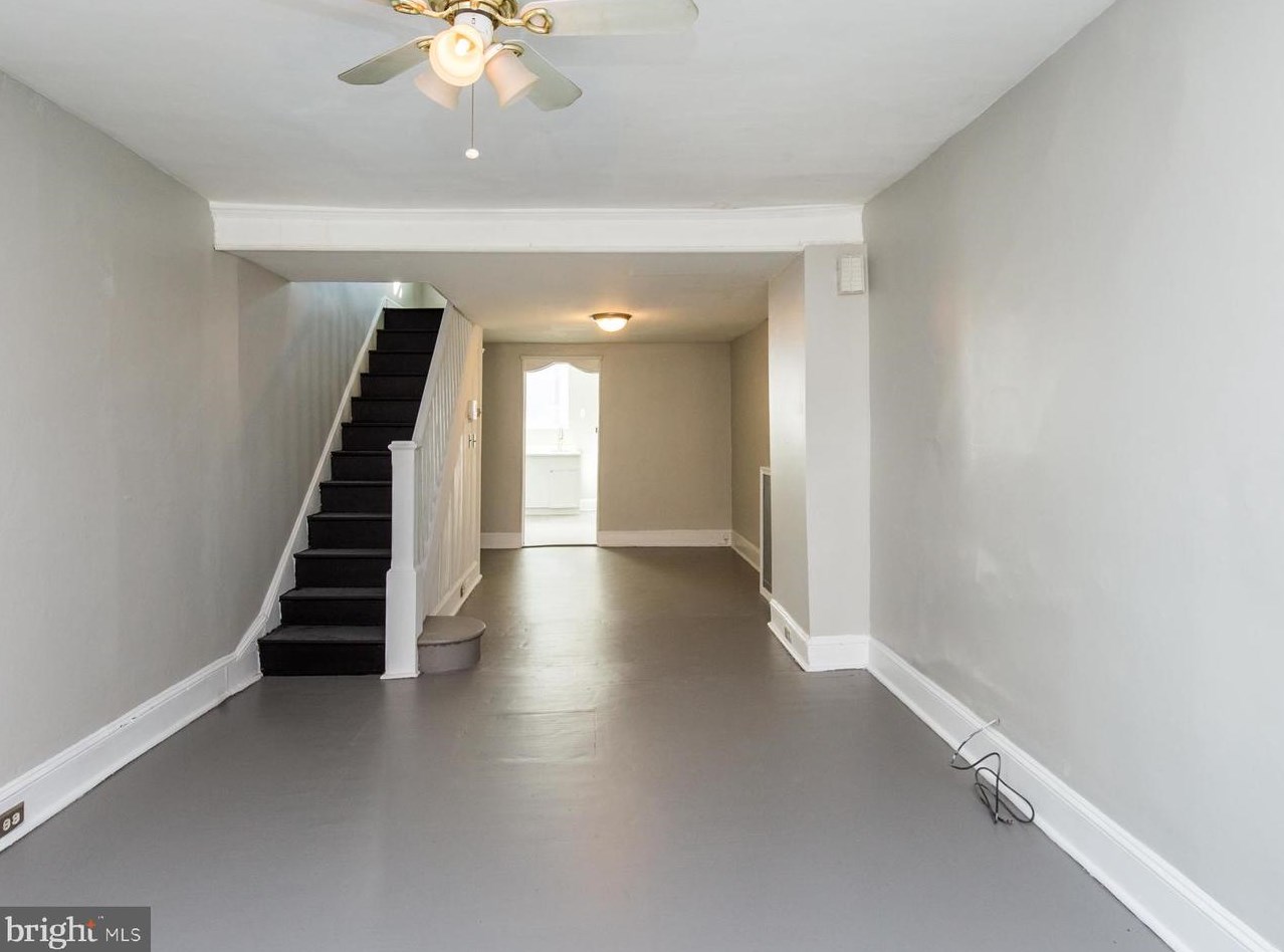 1133 Dunton St, Philadelphia, PA 19123-1702