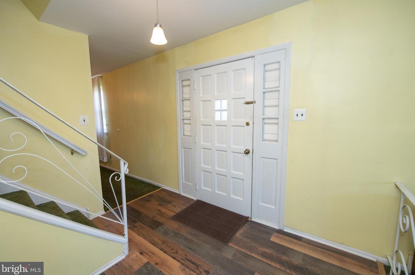 11155 Hendrix St, Philadelphia, PA 19116-2324