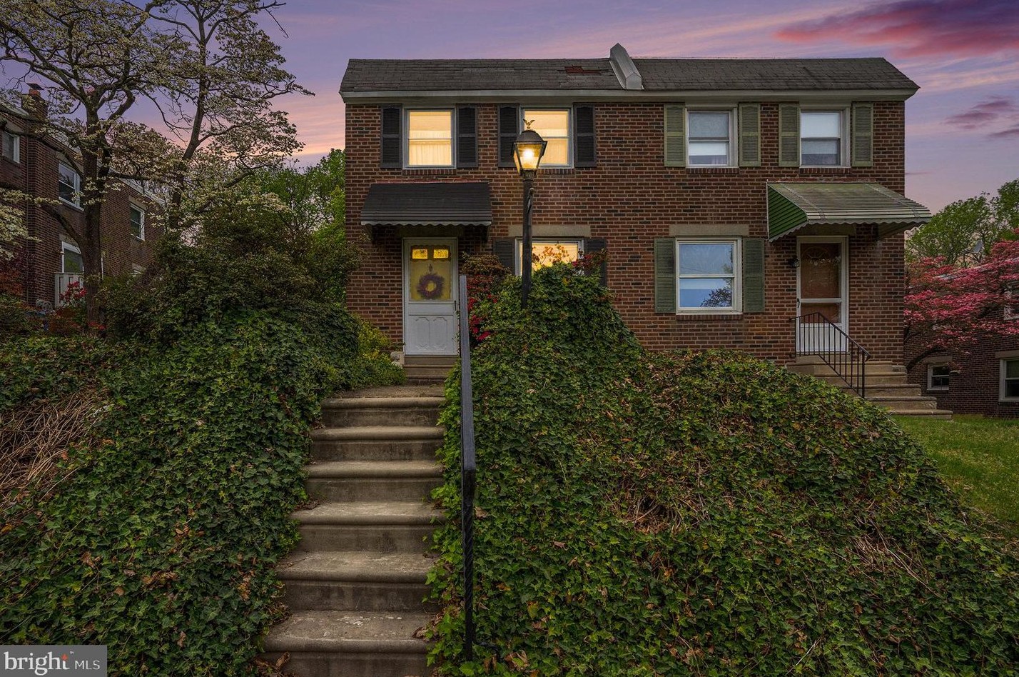 550 Overlook Rd, Philadelphia, PA 19128-2408