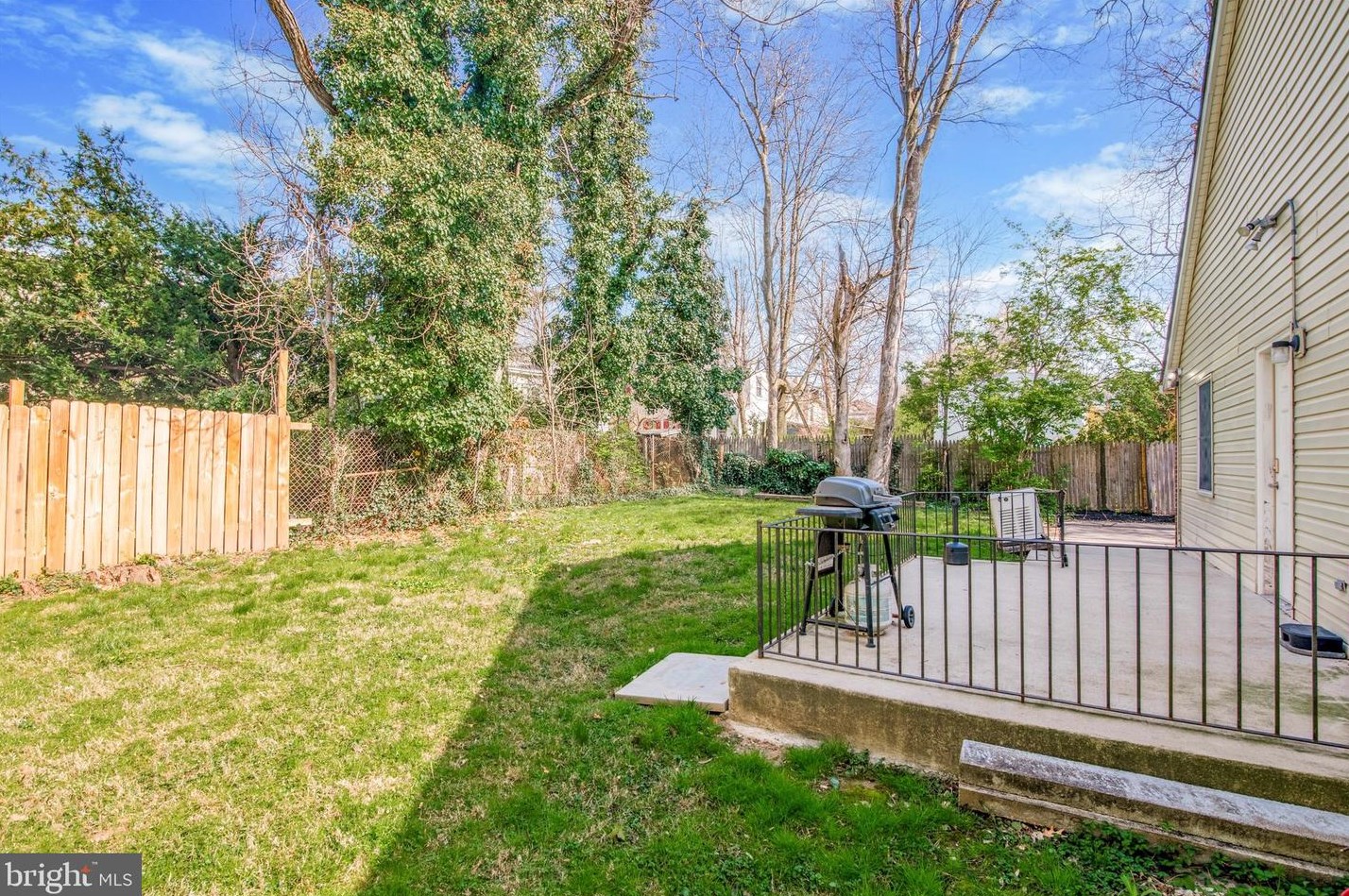 137 Queen Ln, Philadelphia, PA 19144-6223