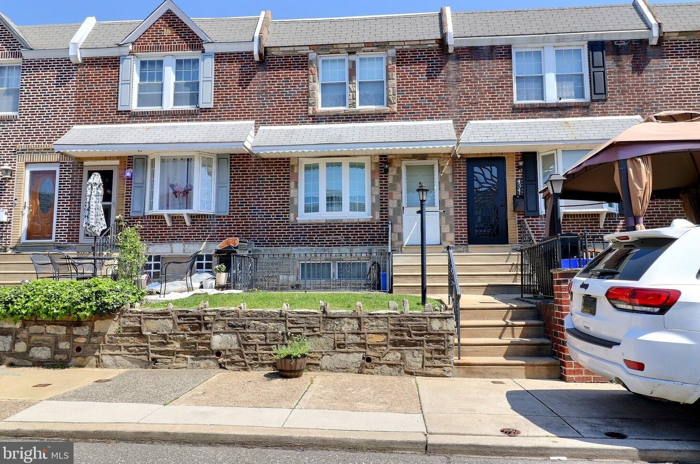 4339 Oakmont St, Philadelphia, PA 19136-3614