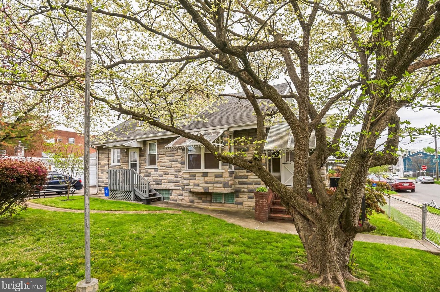 4137 Howell St, Philadelphia PA 19135-3913 exterior