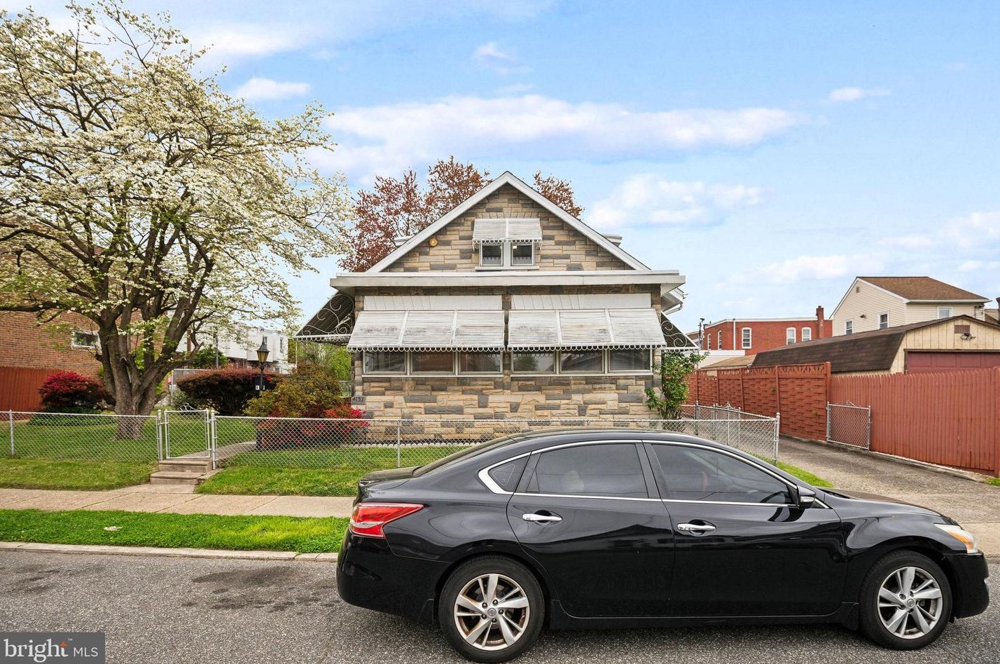 4137 Howell St, Philadelphia, PA 19135-3939