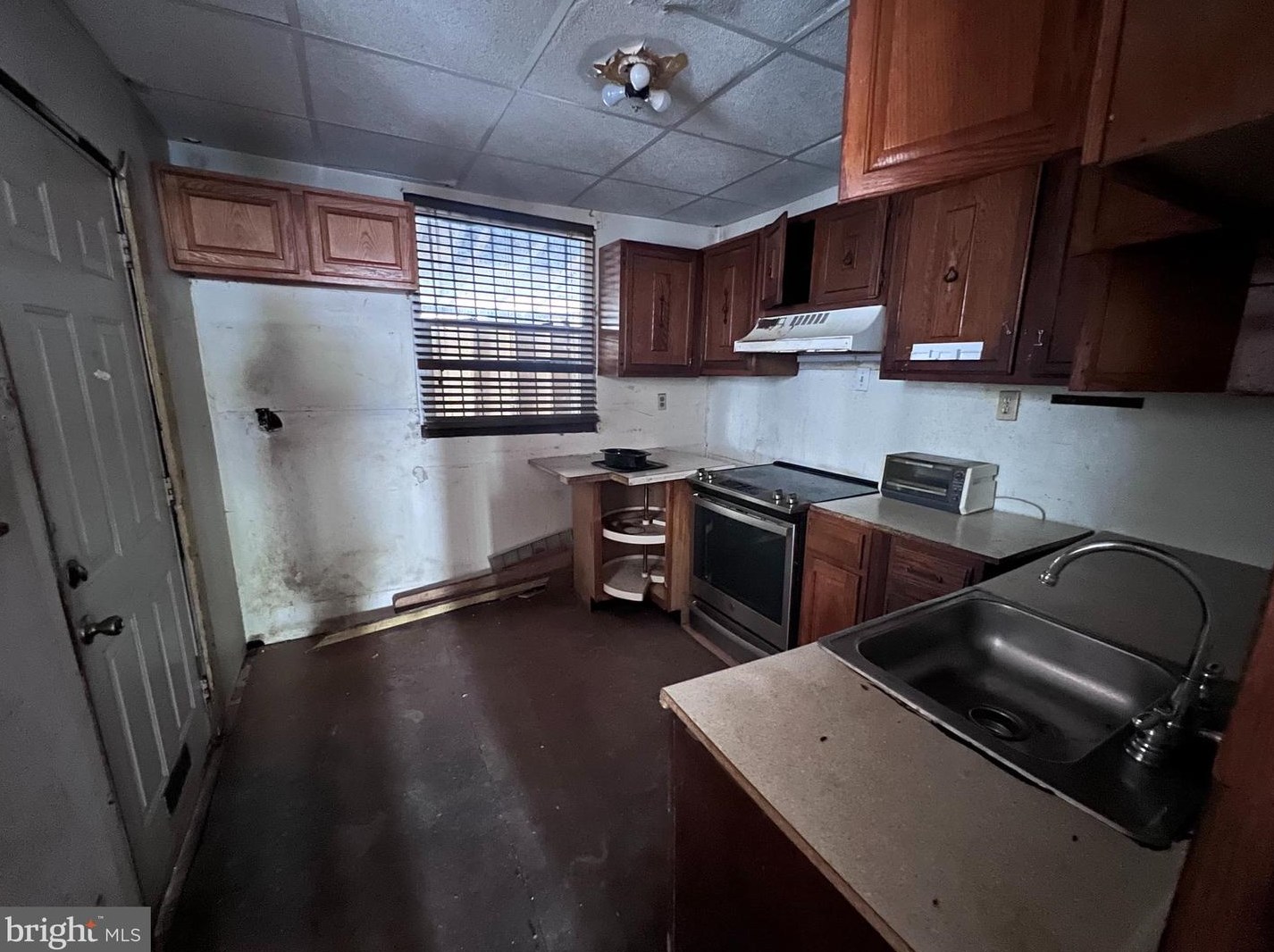 534 Huntingdon St, Philadelphia PA  19133-2618 exterior