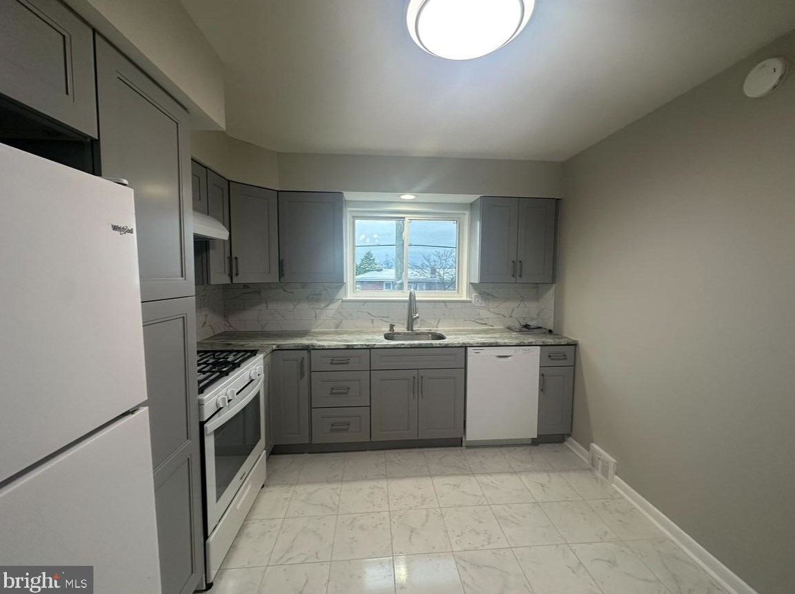 1868 Nester St, Philadelphia, PA 19115-4723