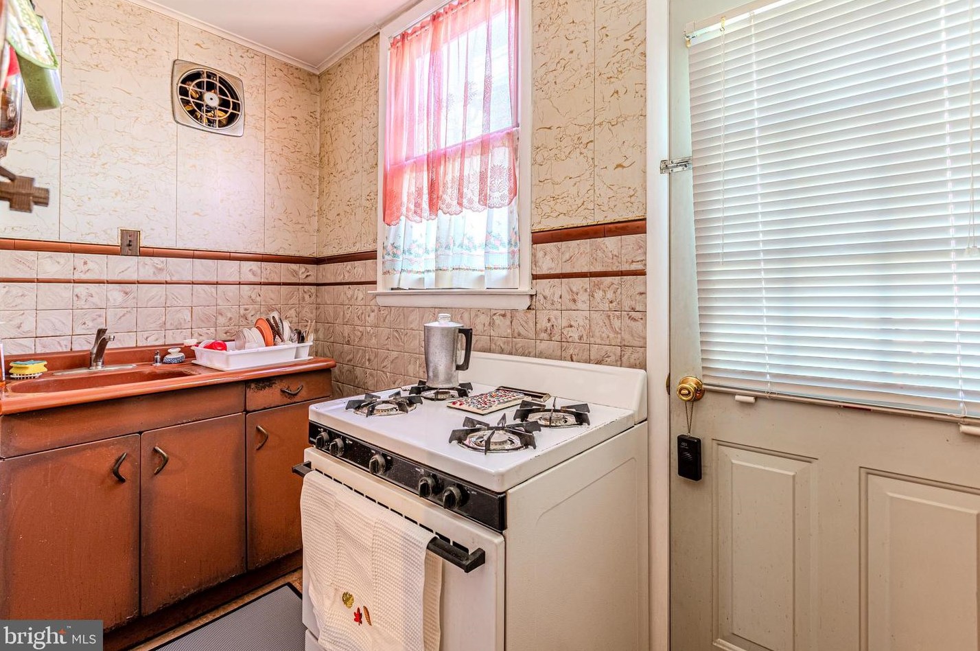 1117 Tree St, Philadelphia PA 19148-3020 exterior