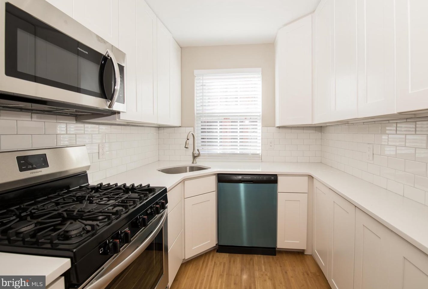 611 Clifton St, Philadelphia PA  19147-1934 exterior