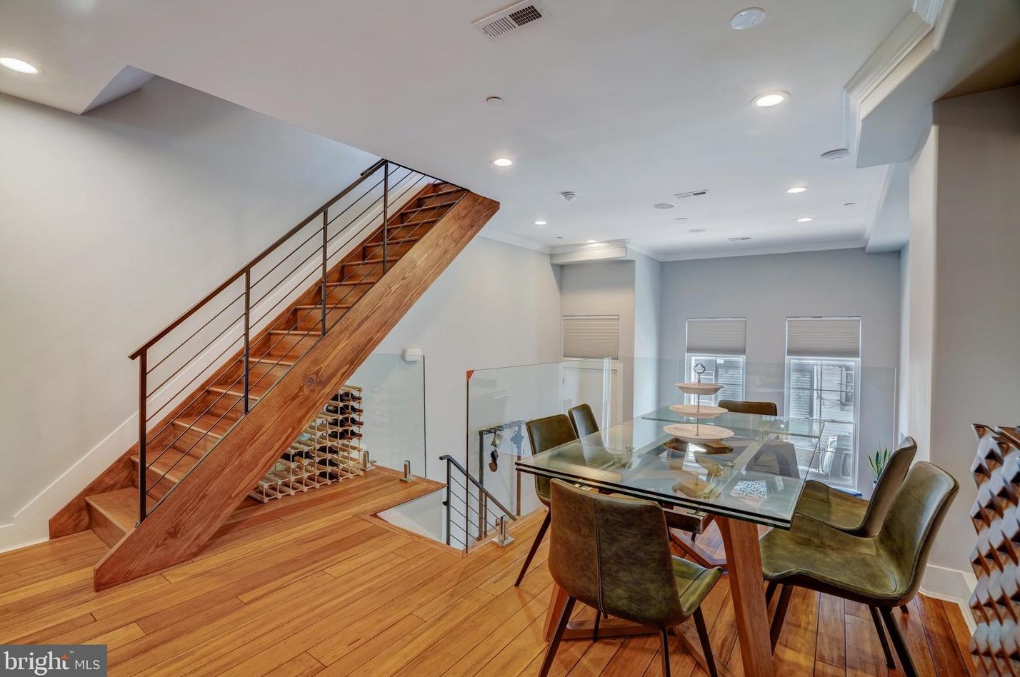 637 Mcclellan St, Philadelphia PA  19148-1710 exterior