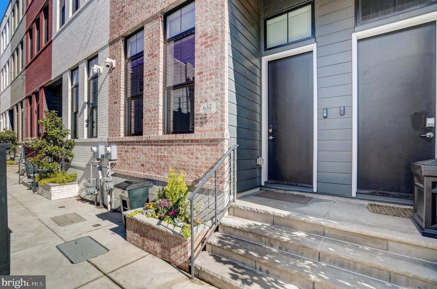 637 Mcclellan St, Philadelphia PA  19148-1710 exterior
