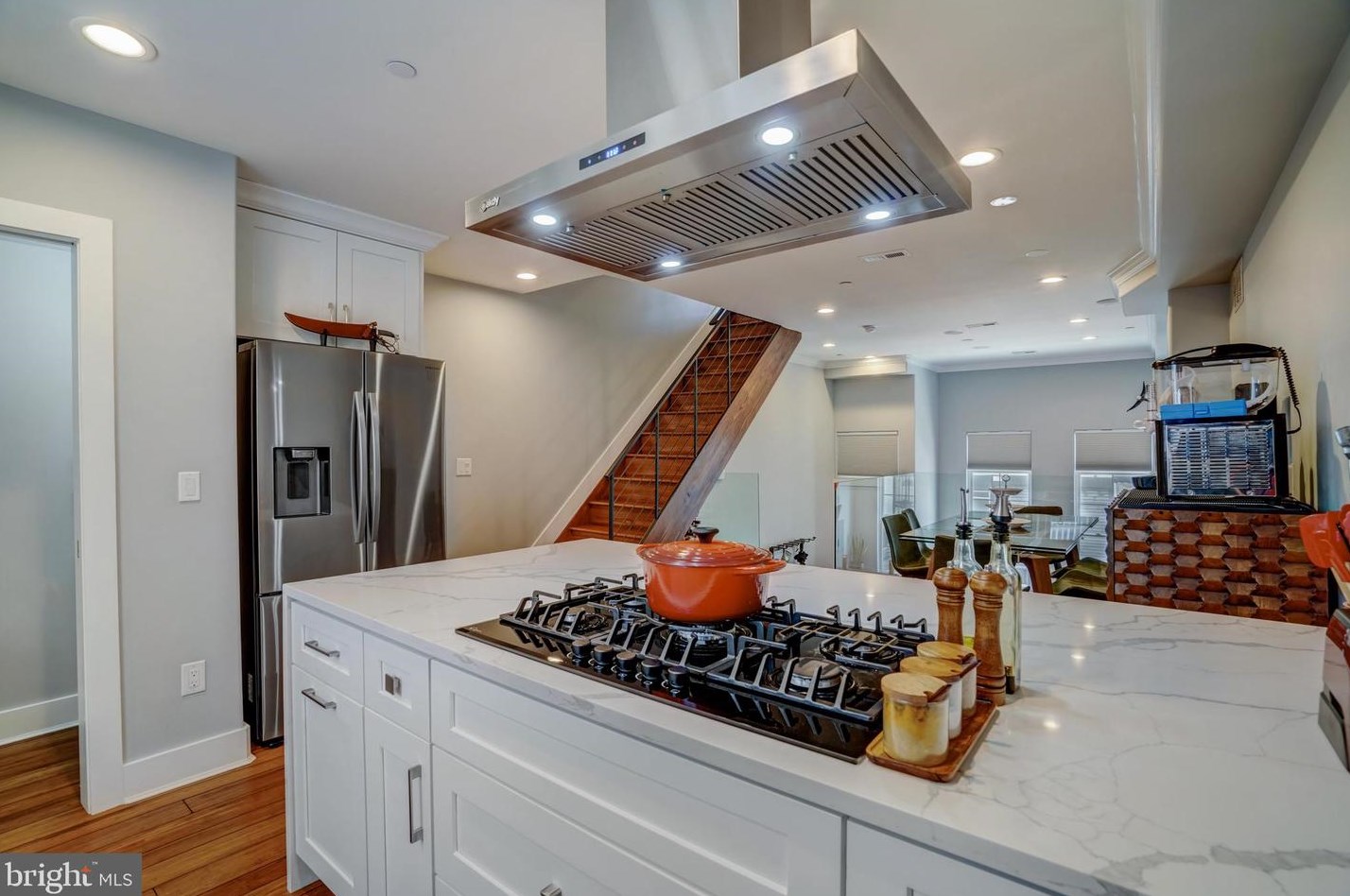 637 Mcclellan St, Philadelphia PA  19148-1710 exterior