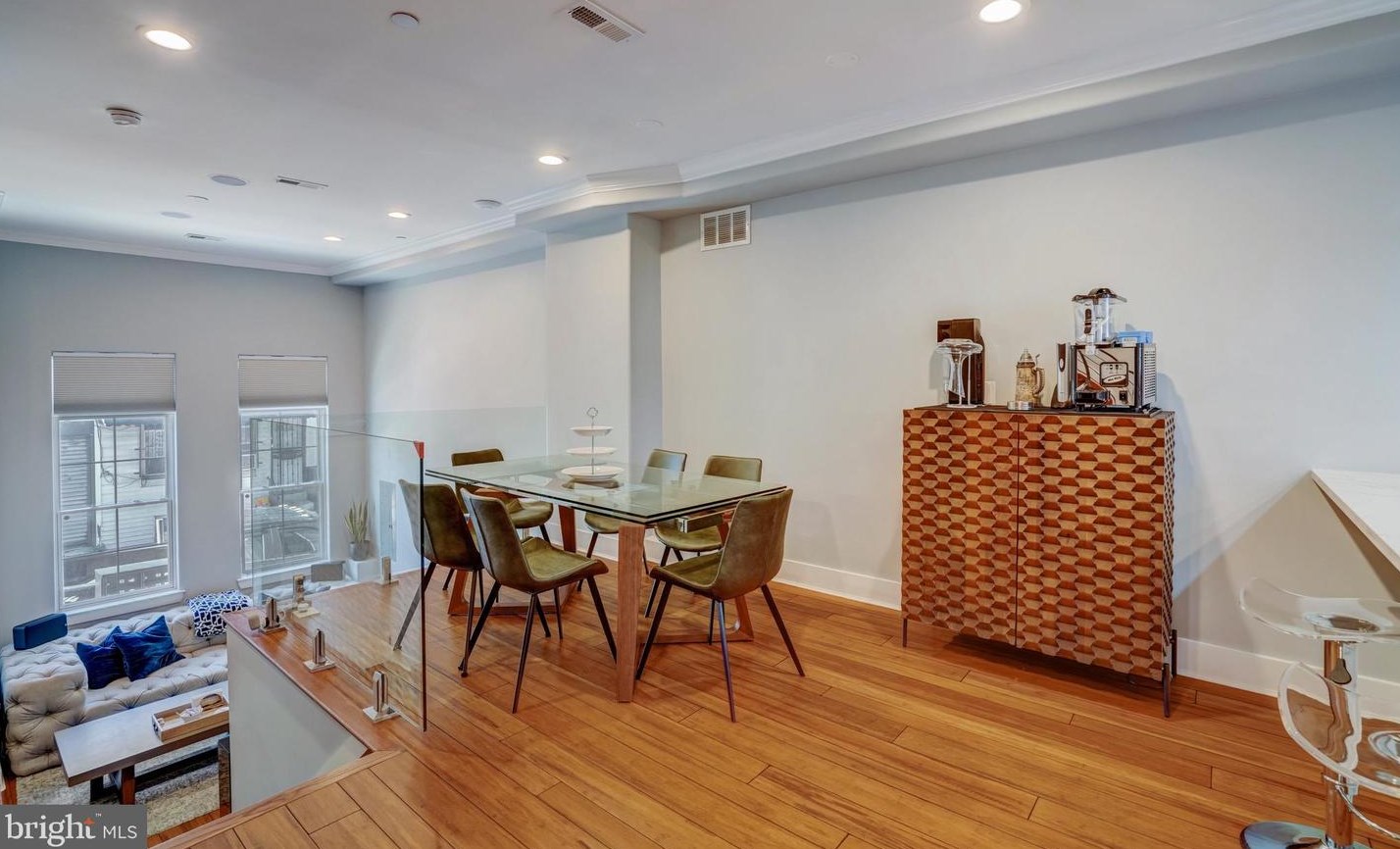 637 Mcclellan St, Philadelphia PA  19148-1710 exterior