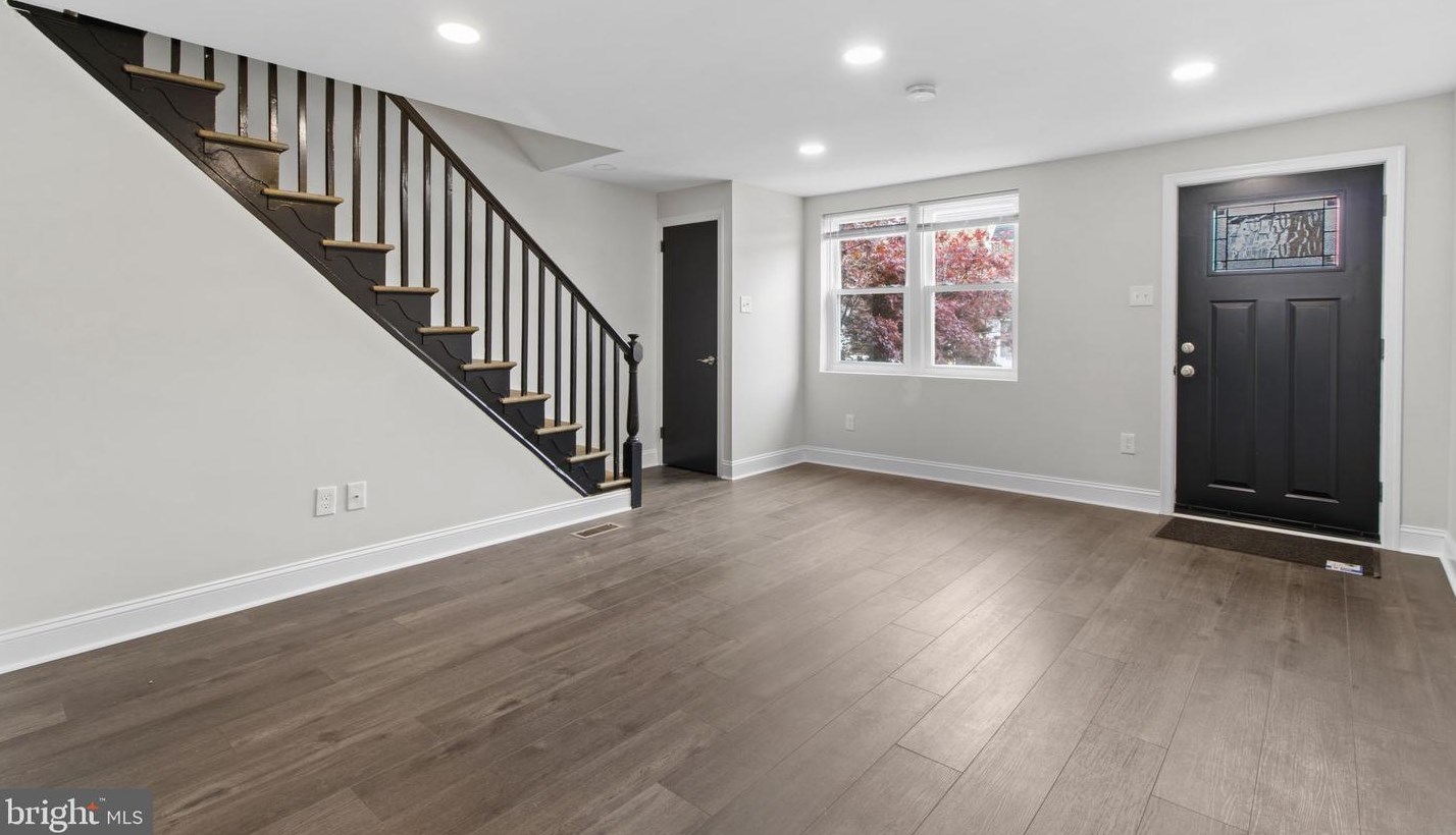 5270 Burton St, Philadelphia, PA 19124-1533