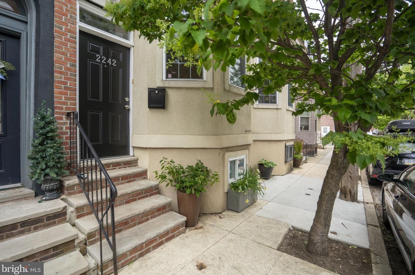 2242 Fitzwater St, Philadelphia, PA 19146