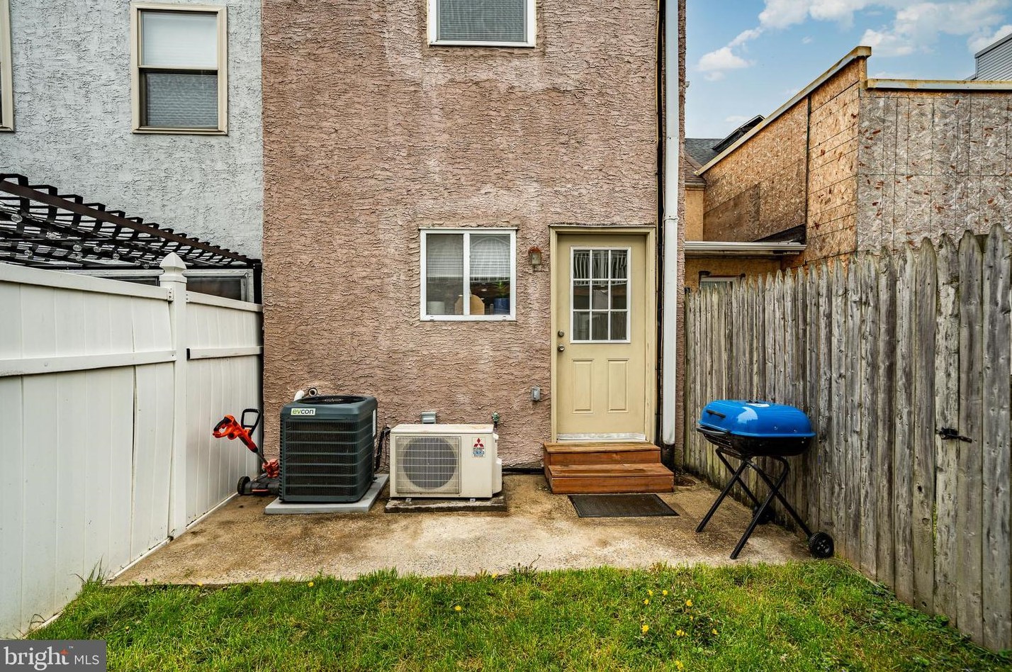 1125 Berks St, Philadelphia PA  19122-6006 exterior