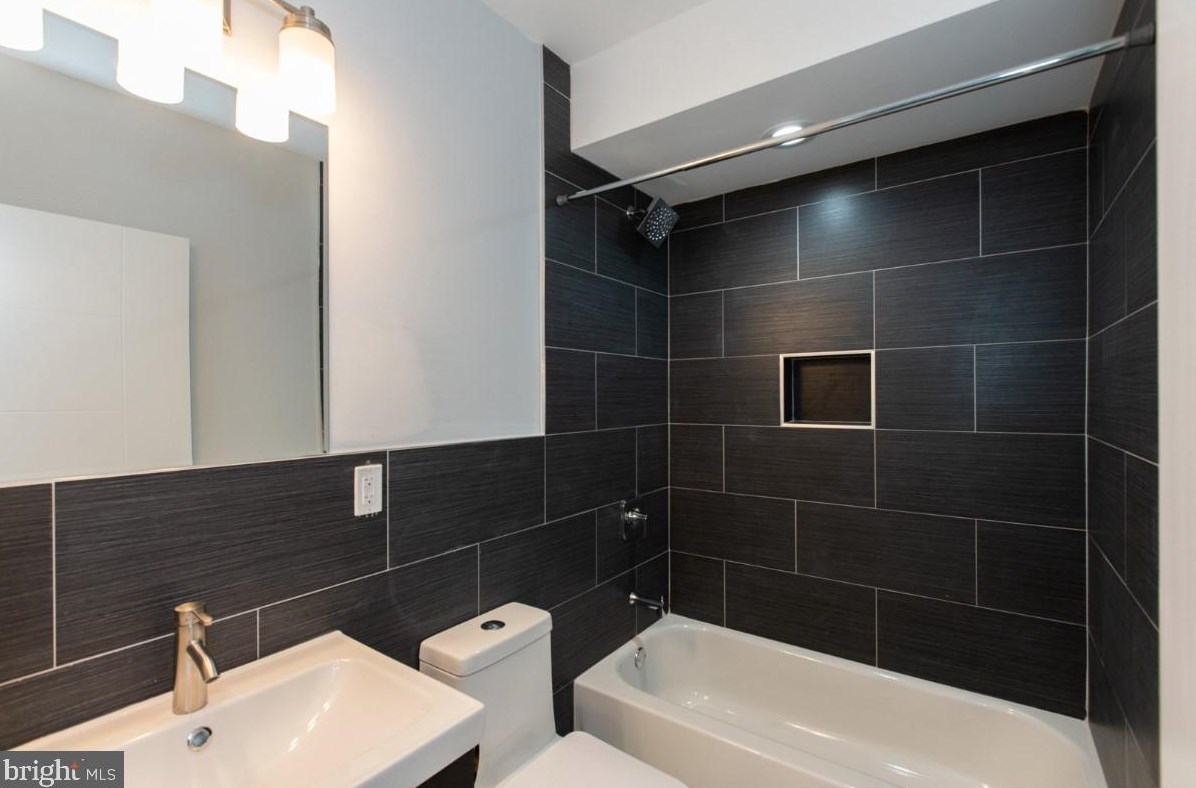 1265 Newkirk St, Philadelphia PA  19146-3625 exterior