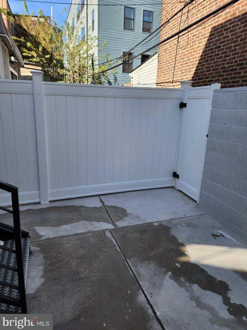 1345 32nd St, Philadelphia PA 19121-0044 exterior