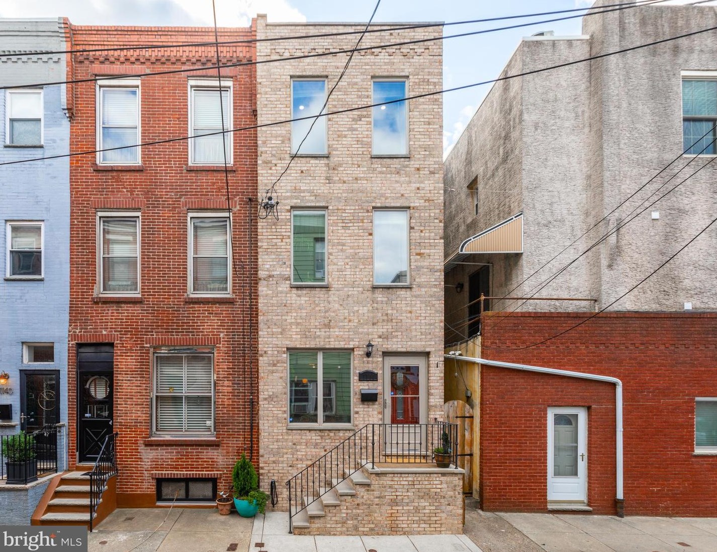 1144 Titan St, Philadelphia, PA 19147-5002